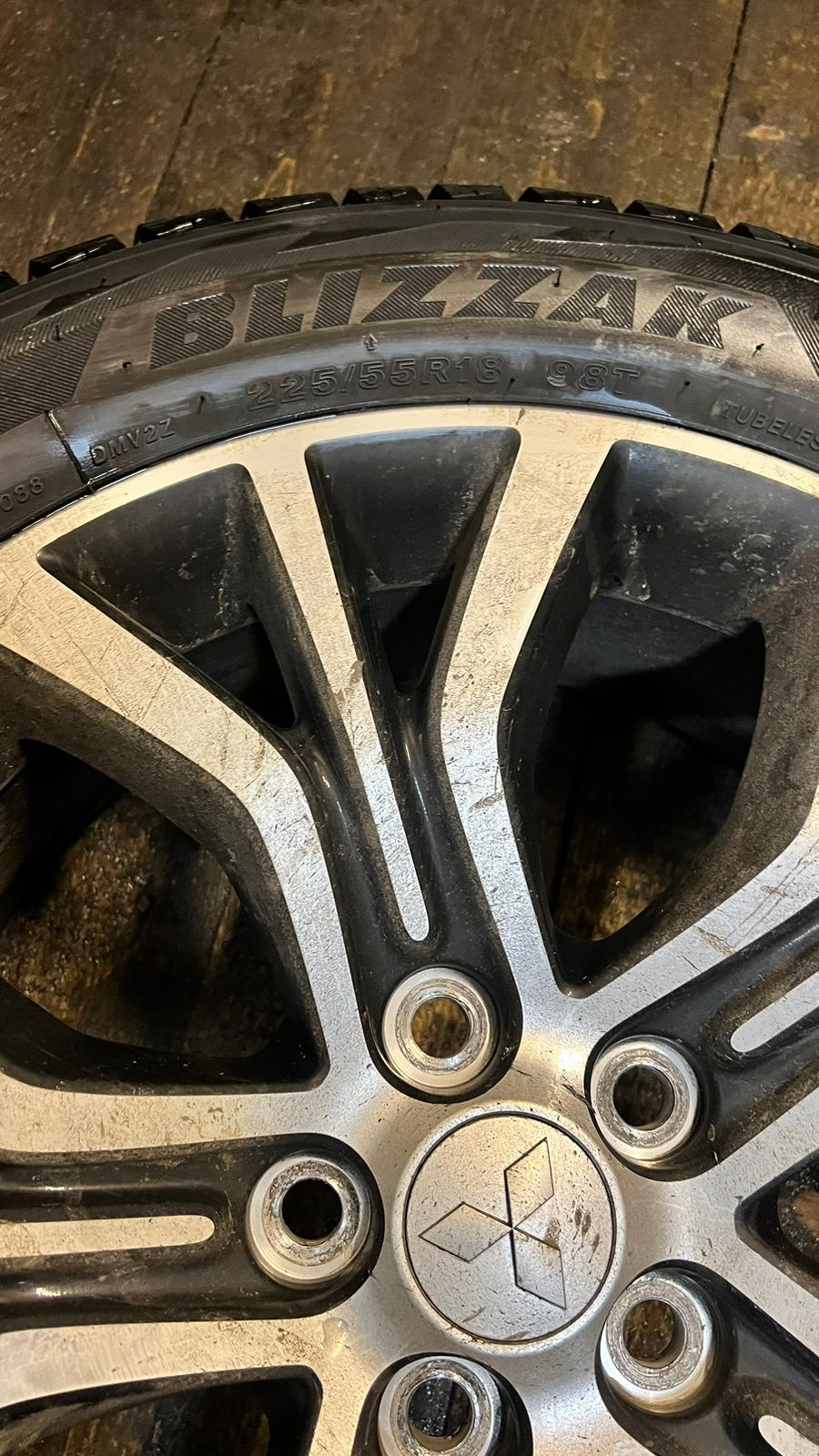 Зимние шины Bridgestone Blizzak DM-V2 — Mitsubishi Outlander (3G), 3 л ...