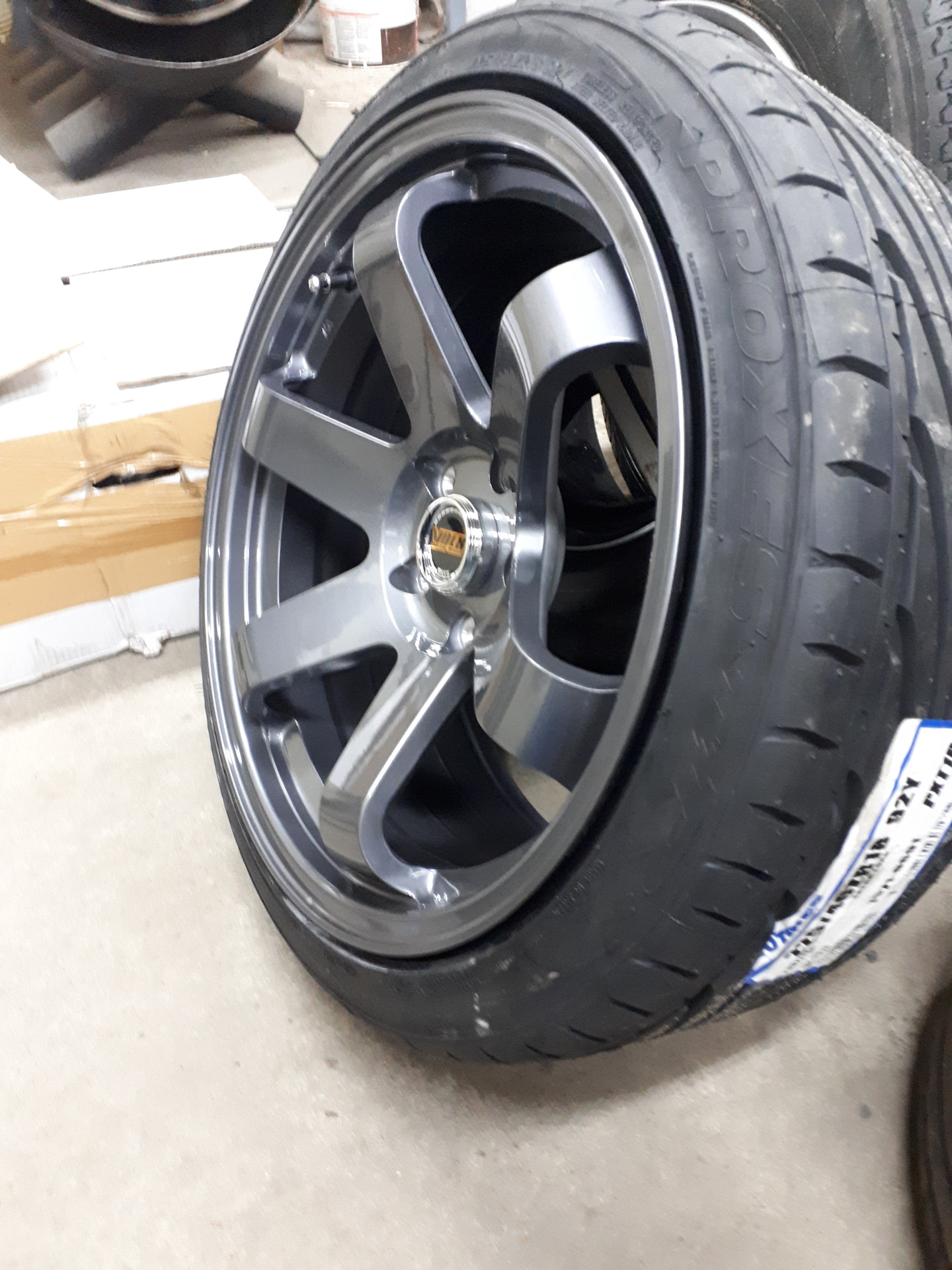 Ворлд вилс. Диски worldwheels 111. Диски 101 worldwheels на авто. Диски на резину toho Ранж.