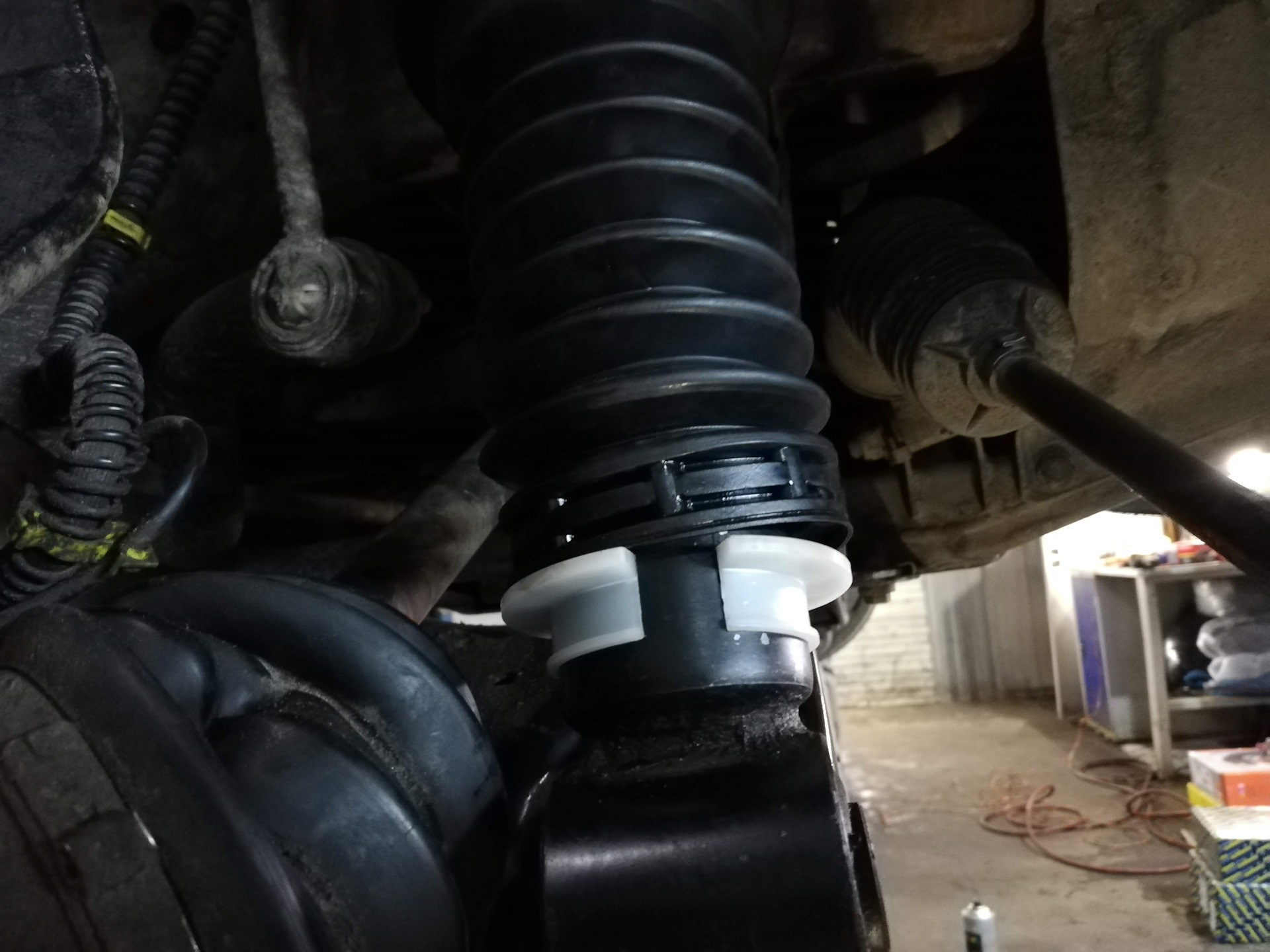 пыльники пневмостоек discovery 3. Land rover discovery 3 пневме. пыльник пневмоподвески range rover sport. Discovery 3 пневмоподвеска. ресивер пневмоподвески дискавери 4.