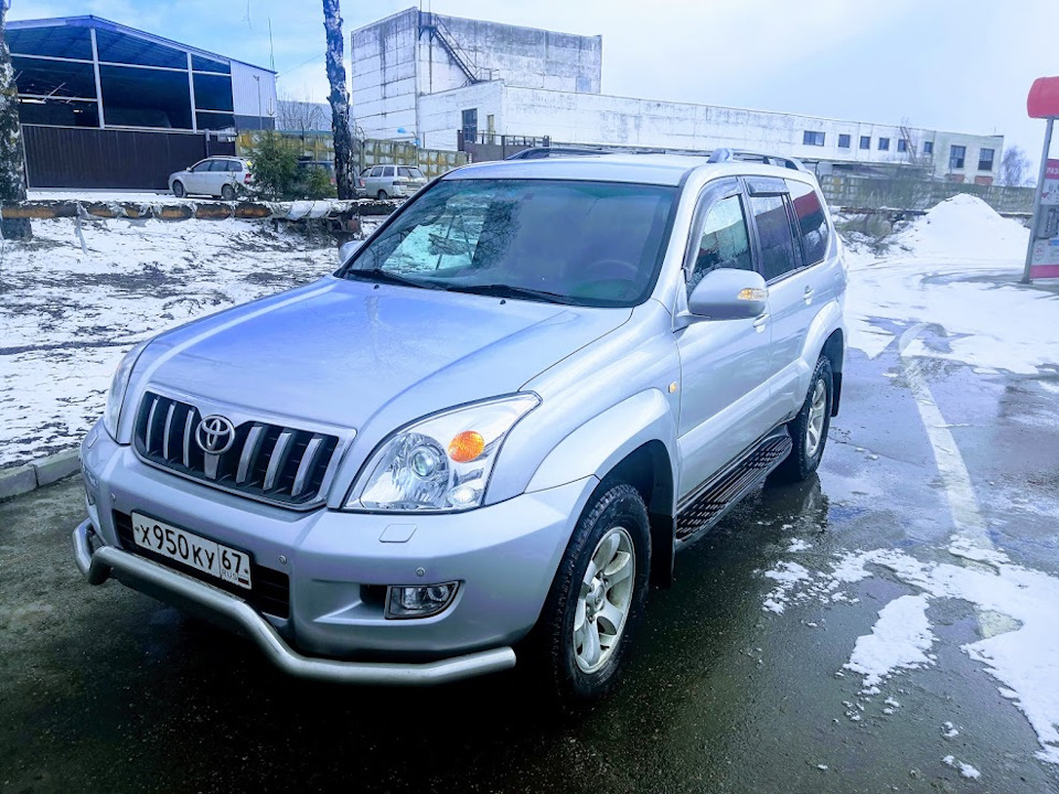 Дром прадо. Toyota Land Cruiser Prado 120 2010. Прадик 120 серебро. Прадо 120 серебро.