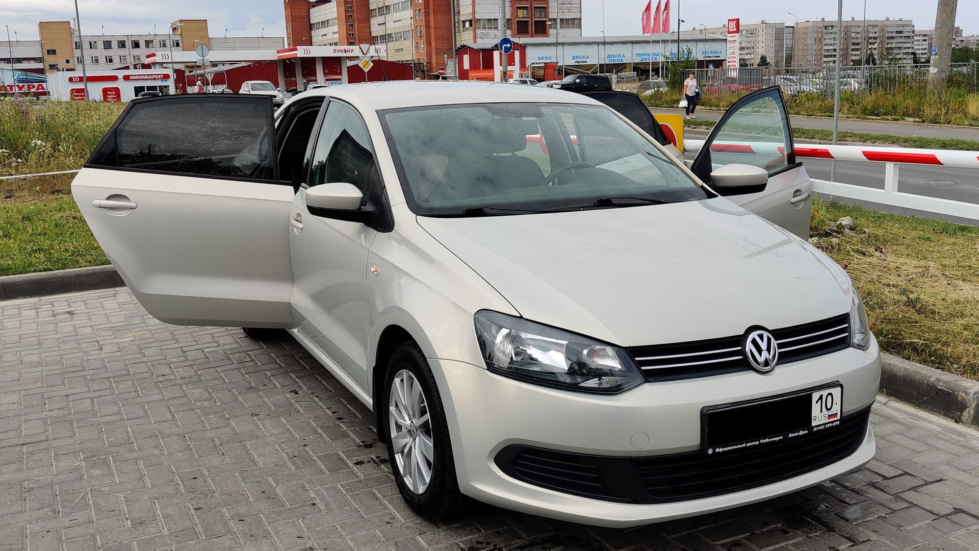 Volkswagen Polo Sedan 1.6 бензиновый 2012 | Первый автомобиль (Птз) на  DRIVE2