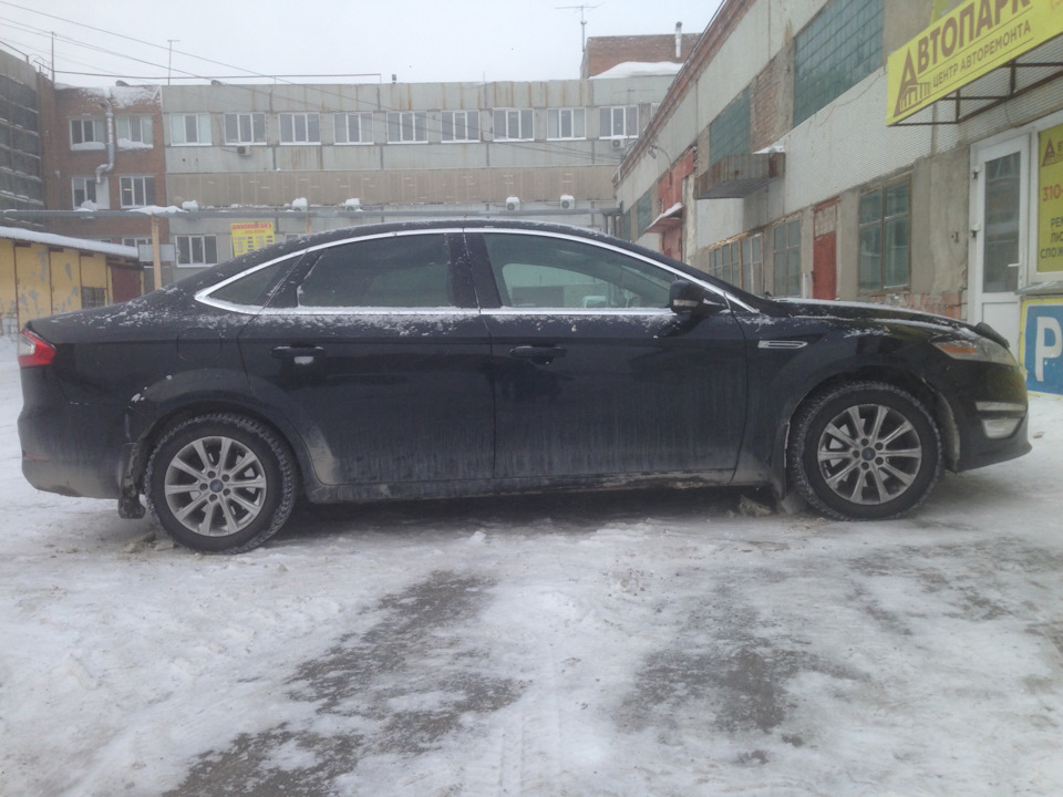 Krok 27 — Widok ogólny PRZED montażem — seryjna wysokość nadwozia. — Ford Mondeo Mk4 FL