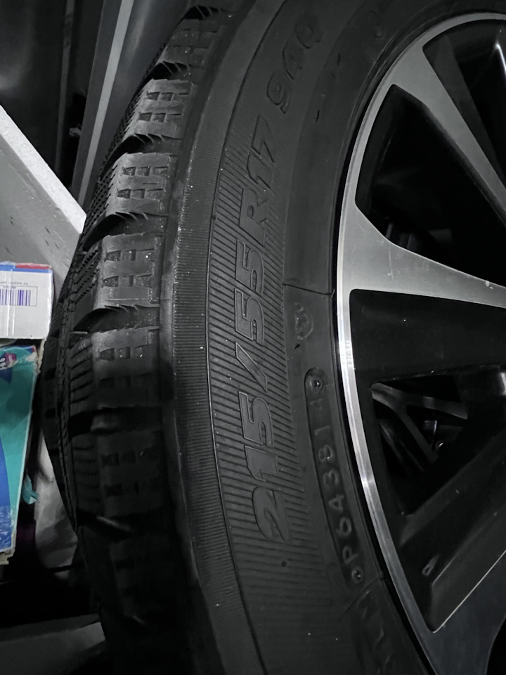 Шины зимние нешипованные Toyo 215/55 R17, литые диски Toyota 7,5Jx17 ...