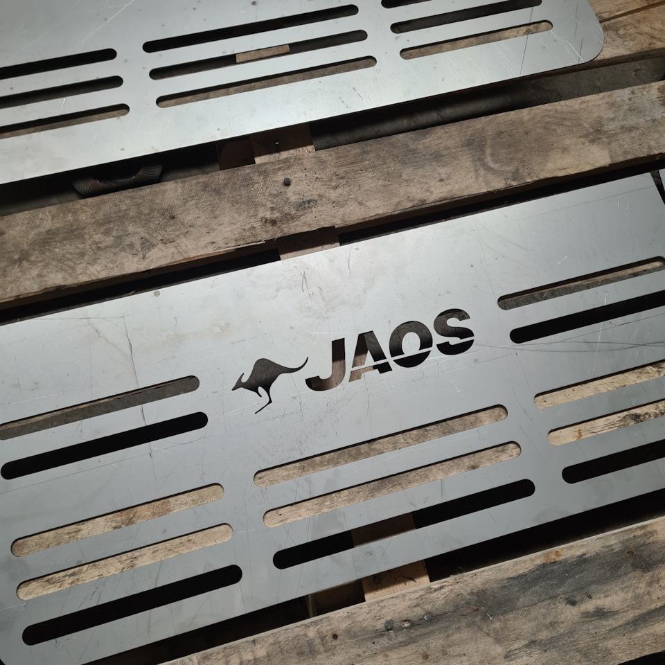 Так получились надписи и прорези для облегчения конструкции — Toyota RAV4 (I)