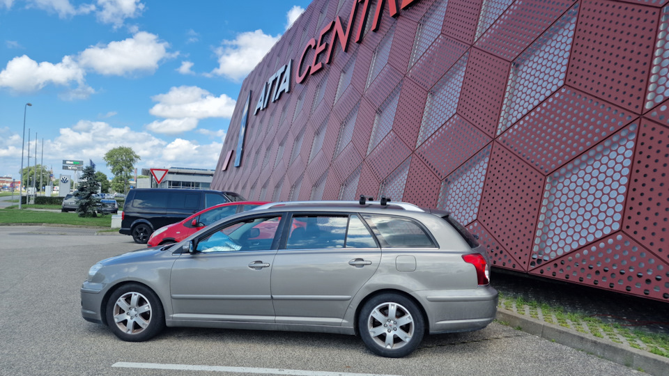 Toyota Avensis Ляля)))