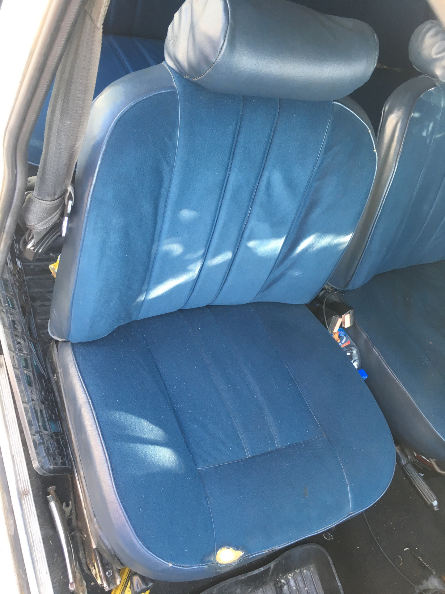 Сидения 2106 купить. Сиденья ВАЗ 2106. Пенолитье для сидений ВАЗ 2106. Синие сидения ВАЗ 2106. Сиденья ВАЗ 2107 синие.
