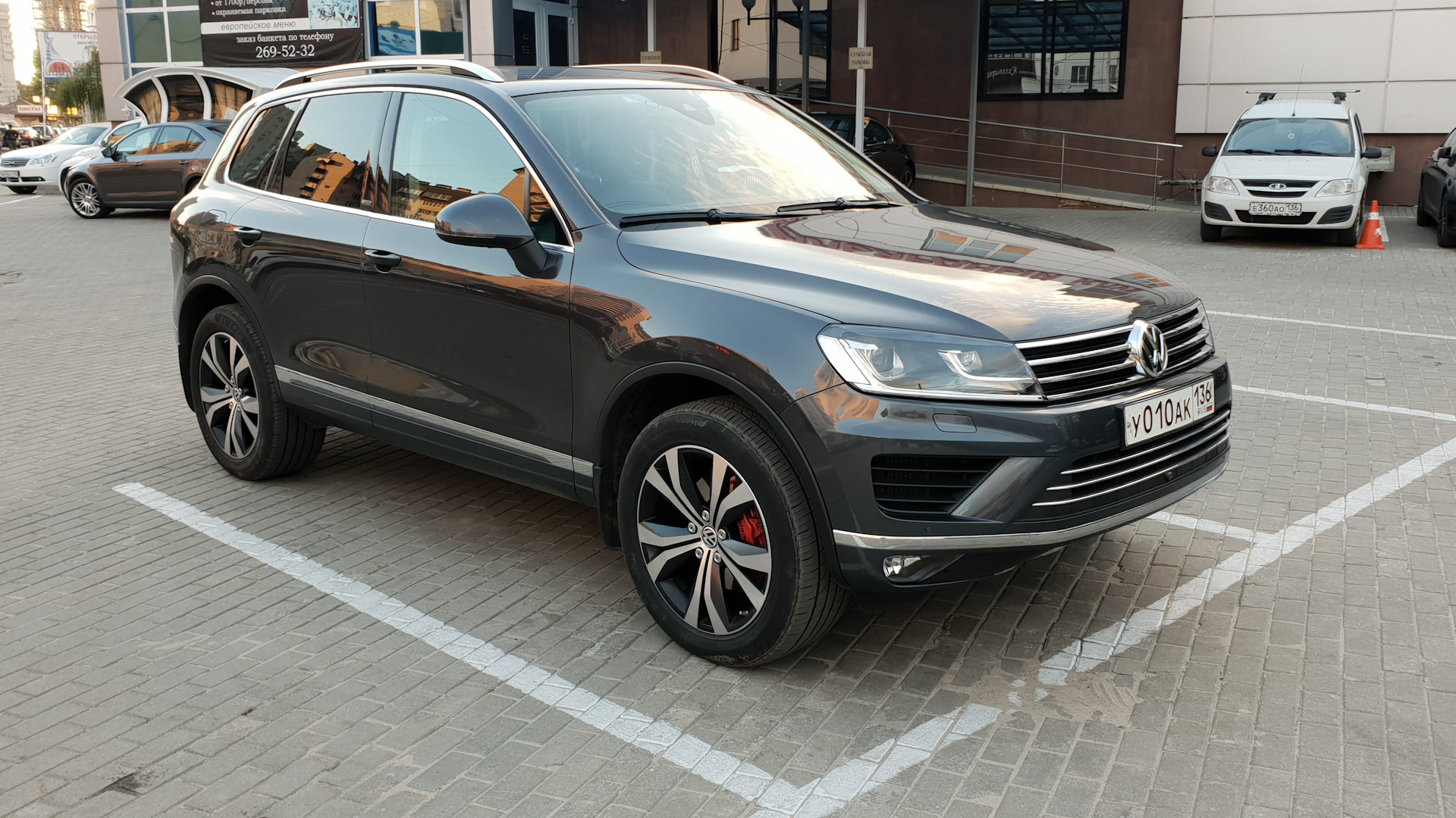 Туарег нф. Volkswagen Touareg 2016 серый. Volkswagen Touareg NF серый. Фольксваген Туарег FL. Touareg NF И Touareg FL.