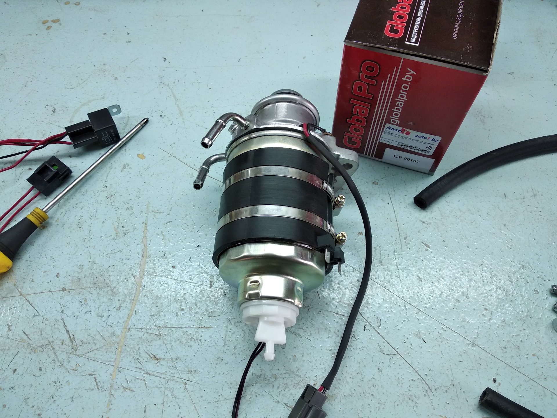 Подогрев топливного фильтра на мпс 2 дизель. Подогреватель дизельного топлива на vw t4. Топливный фильтр с подогревом для дизеля 24в. Топливный фильтр со штатным подогревом toyota lc300. Бандажный подогреватель топливного фильтра 24в 110.