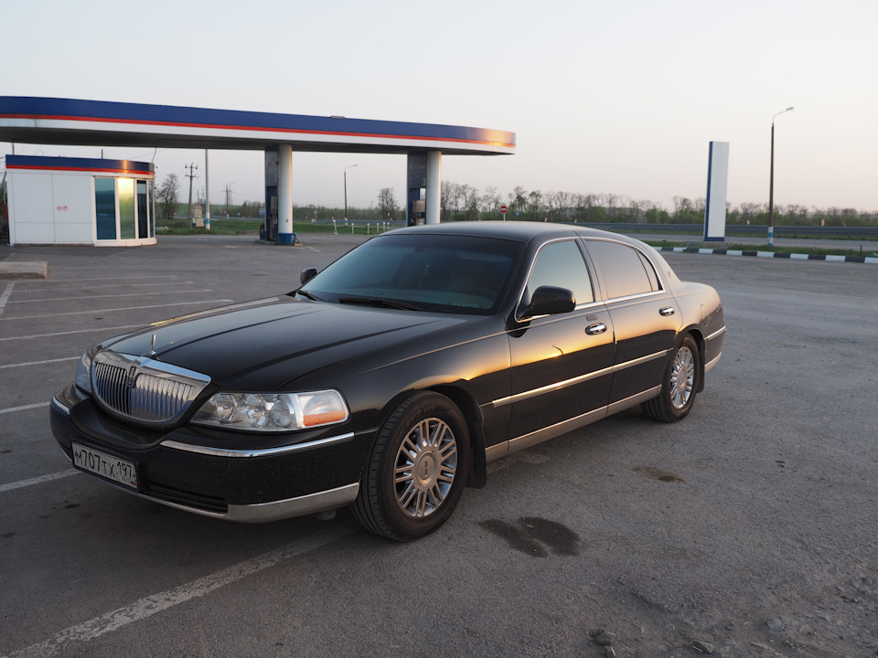 Lincoln town car iii. Смотреть фото Lincoln town car iii. Смотреть картинку Lincoln town car iii. Картинка про Lincoln town car iii. Фото Lincoln town car iii
