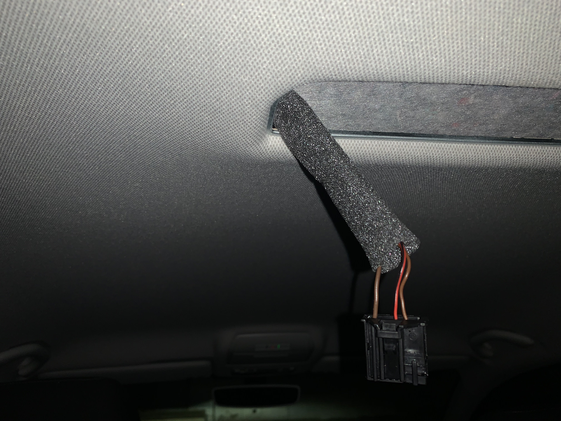 Плафон освещения задних пассажиров Polo Liftback — Volkswagen Polo ...