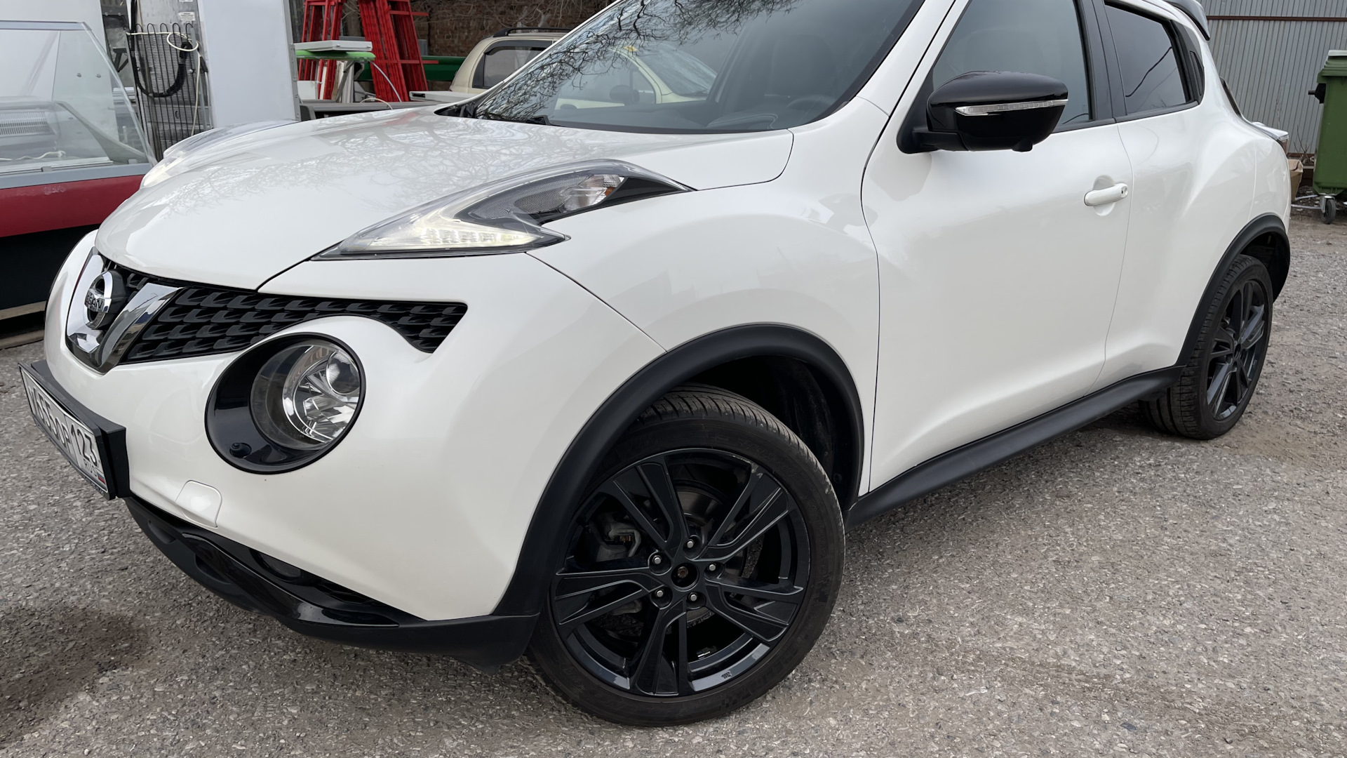 Nissan Juke (1G) 1.5 бензиновый 2014 | Жук битва черное с белым на DRIVE2