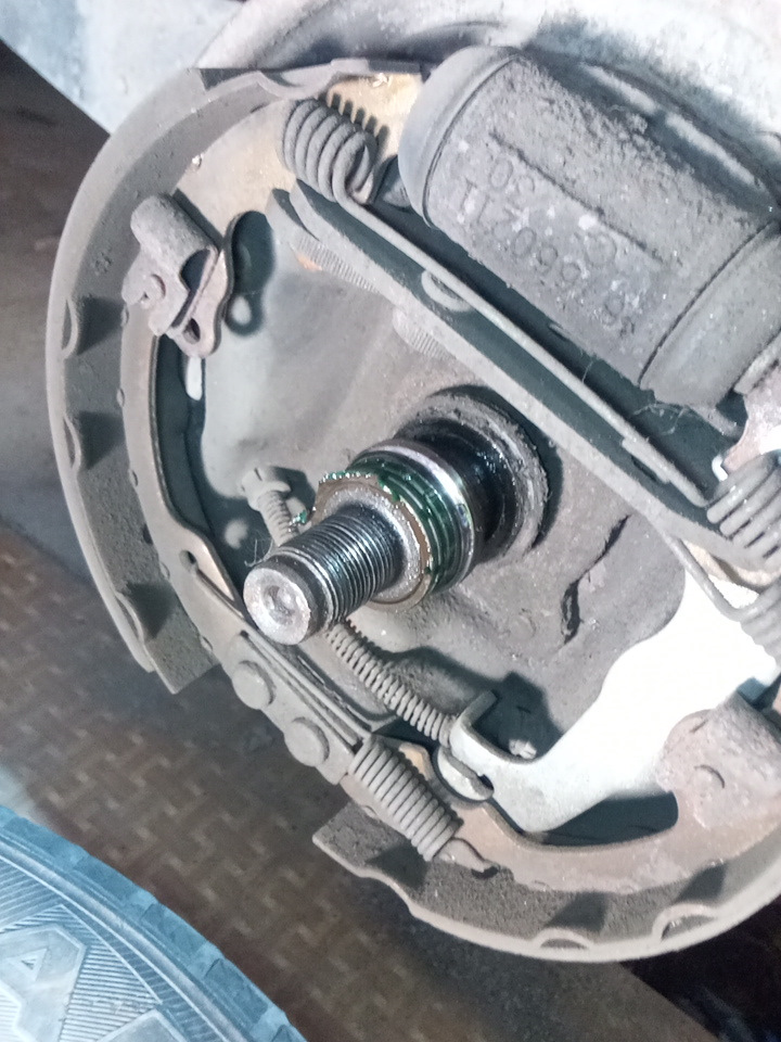 Задние барабанные тормоза+ручник — Ford Focus Sedan I, 2 л, 2002 года ...