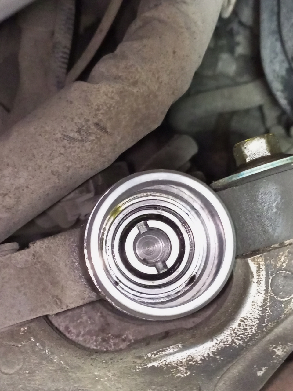 Замена правой втулки рулевой рейки, тяг и наконечников. Потекла стойка ...