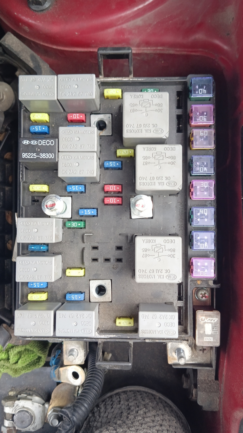 Фото в бортжурнале KIA Sportage (2G). Запчасти на фото: 9522538300, OK2A267740