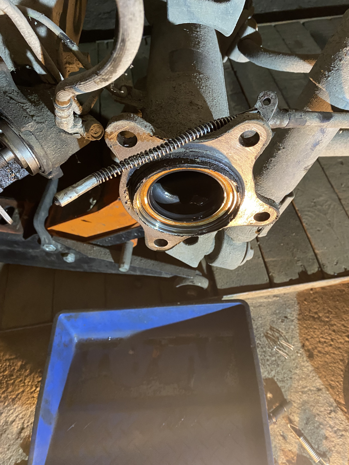 Течь сальника правой полуоси — Toyota Land Cruiser Prado 120-series, 4 ...