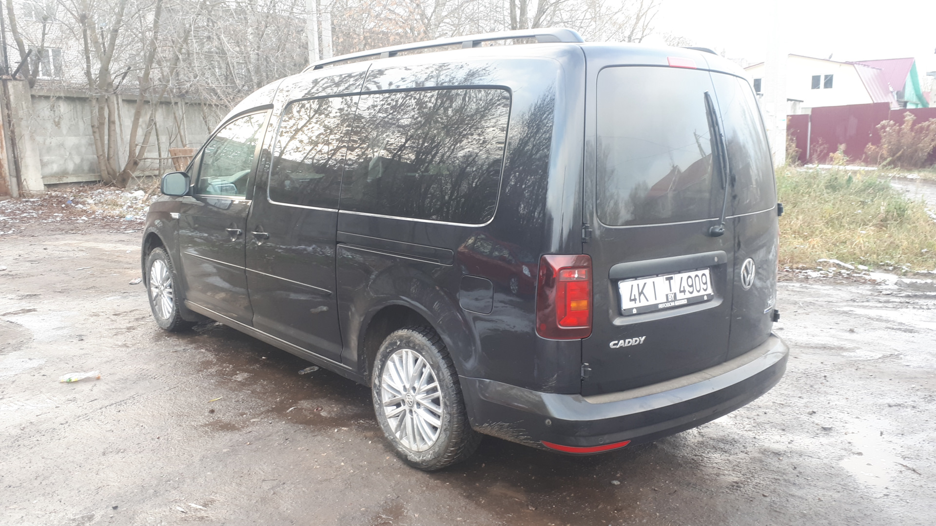 Volkswagen Caddy сзади