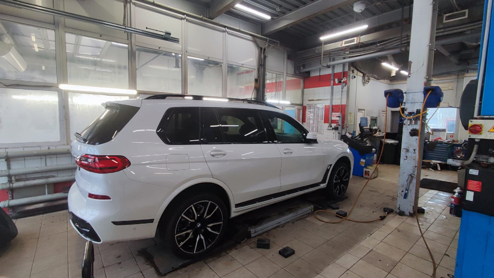 Резина на зиму 22 радиус — BMW X7 (G07), 3 л, 2021 года | шины | DRIVE2