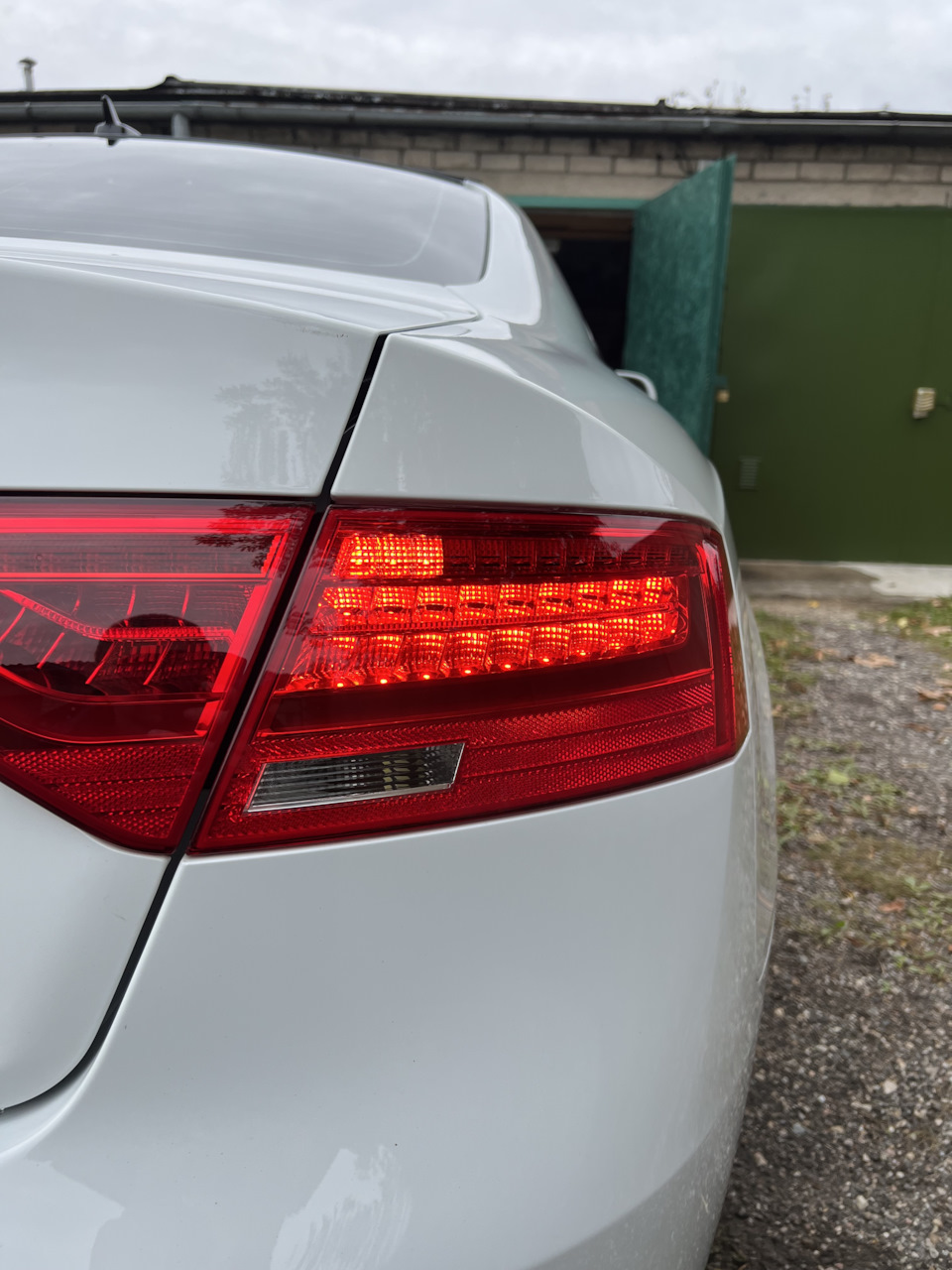Вот так горит стоп, и три лишних диода. — Audi A5 (1G)