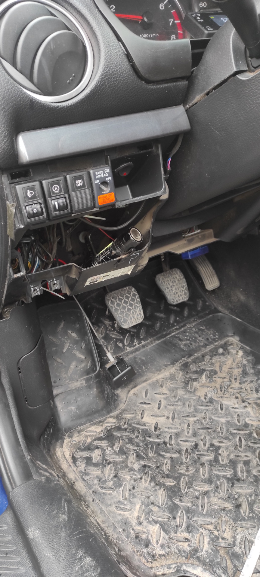 Тем у кого сигналка Шерхан 5, перенос ДТ салона под капот или как я ...