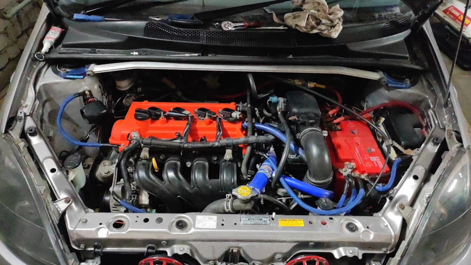 Красивая подкапотка — Toyota Vitz (10), 1,5 л, 2000 года | своими ...