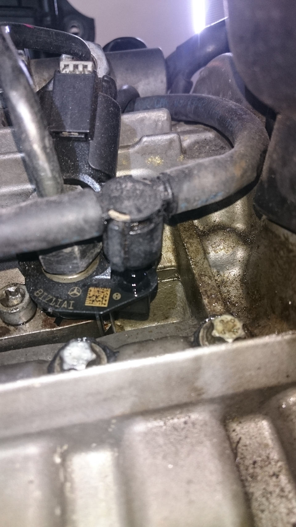Течь обратки форсунки — Mercedes-Benz S-Class (W221), 3 л, 2006 года ...