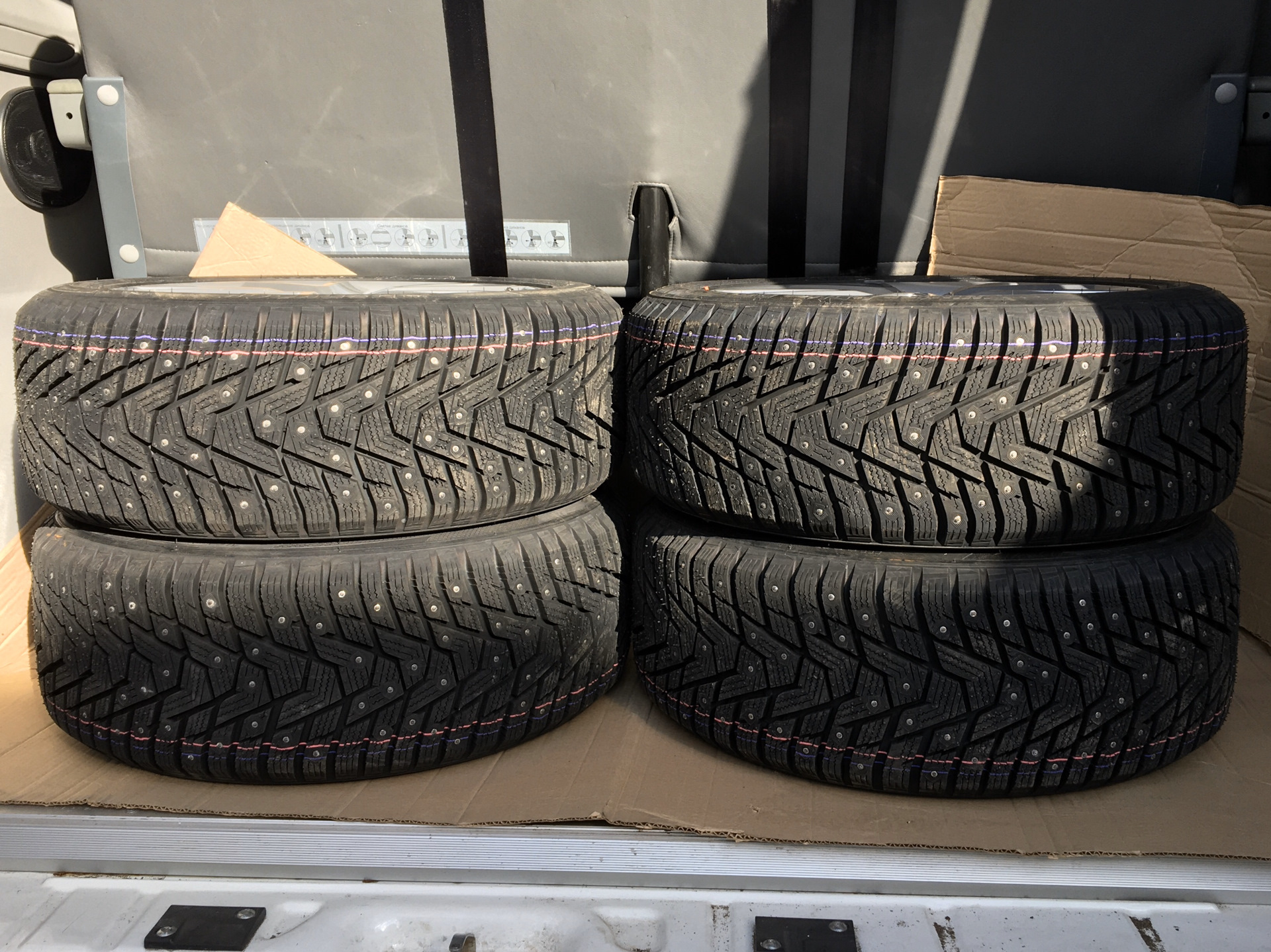 Купить шипованный ханкук. Hankook Winter i Pike rs2 205/50 r17. Hankook RS фото шин б/у 2013 года.