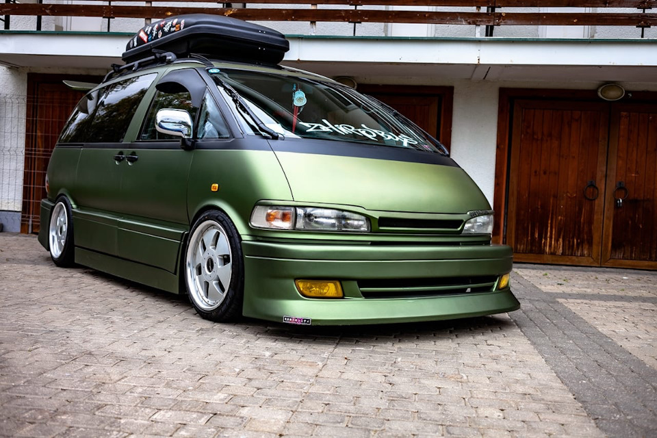 Toyota previa фото