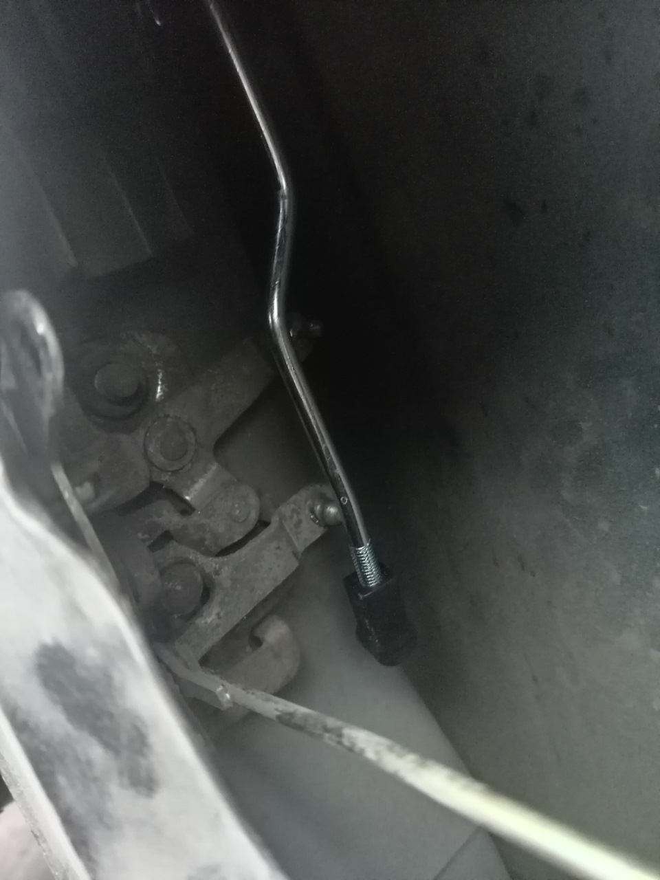 Примерил новую ручку, тяга значительно длиннее чем надо, интересно на самарах такая же хрень или у нас ручка ниже чем на самарах? — Lada 2120 Надежда