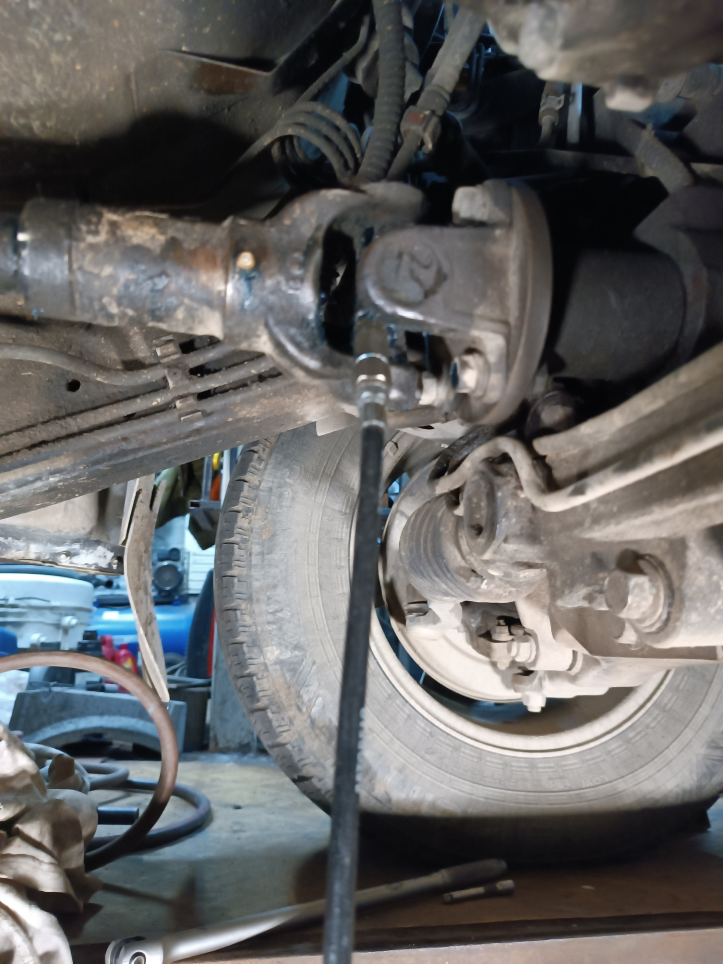 Шприцевание крестовин и шлицевых соединений карданов — SsangYong Kyron ...