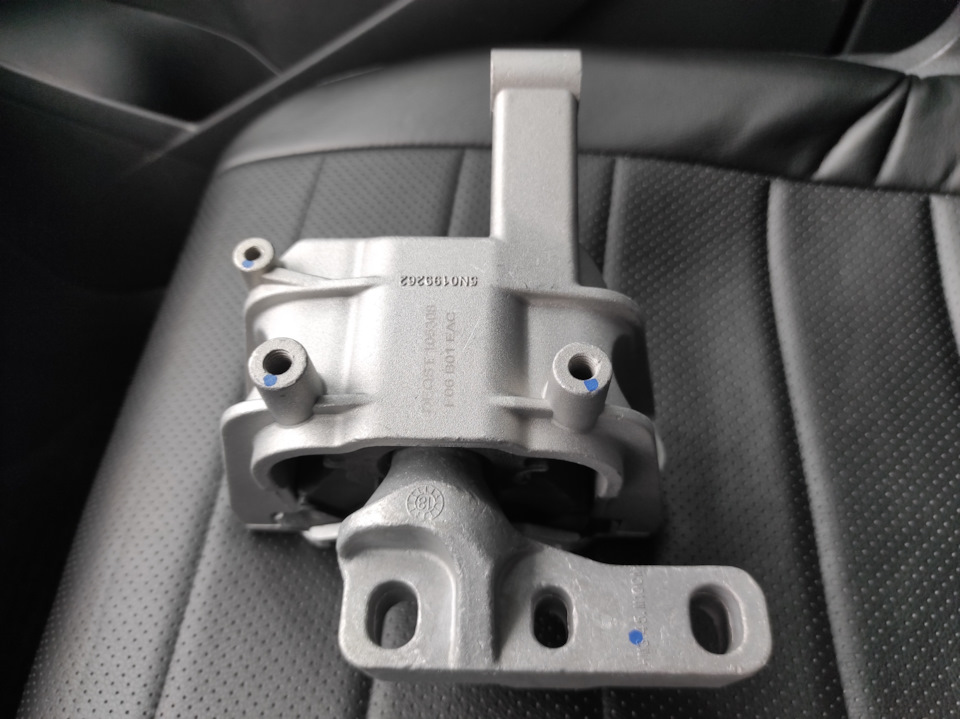 Замена подушки движка! — Volkswagen Tiguan (1G), 2 л, 2010 года ...