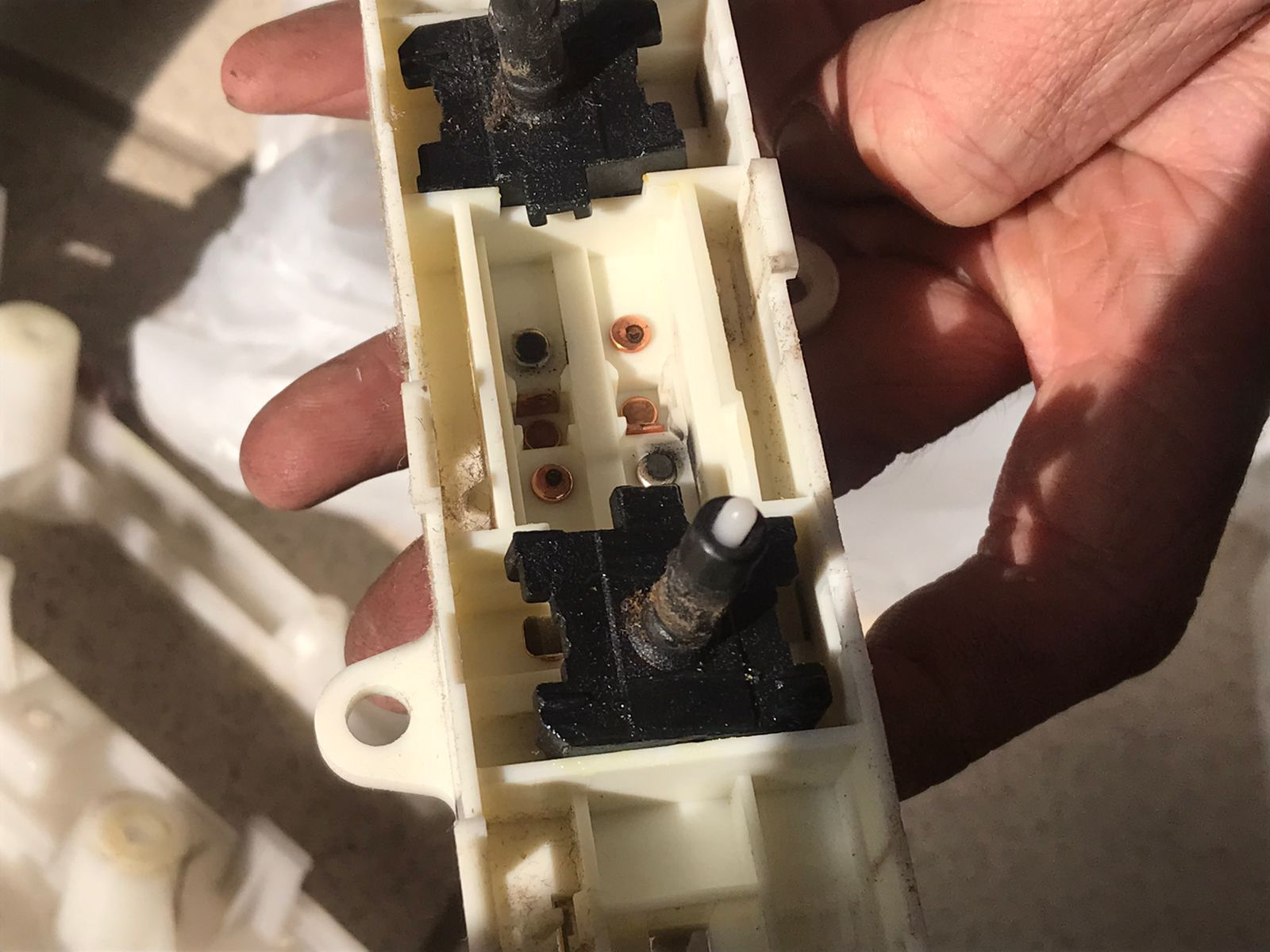 Ремонт электропривода сиденья — Mazda Millenia, 2 л, 1999 года | своими ...