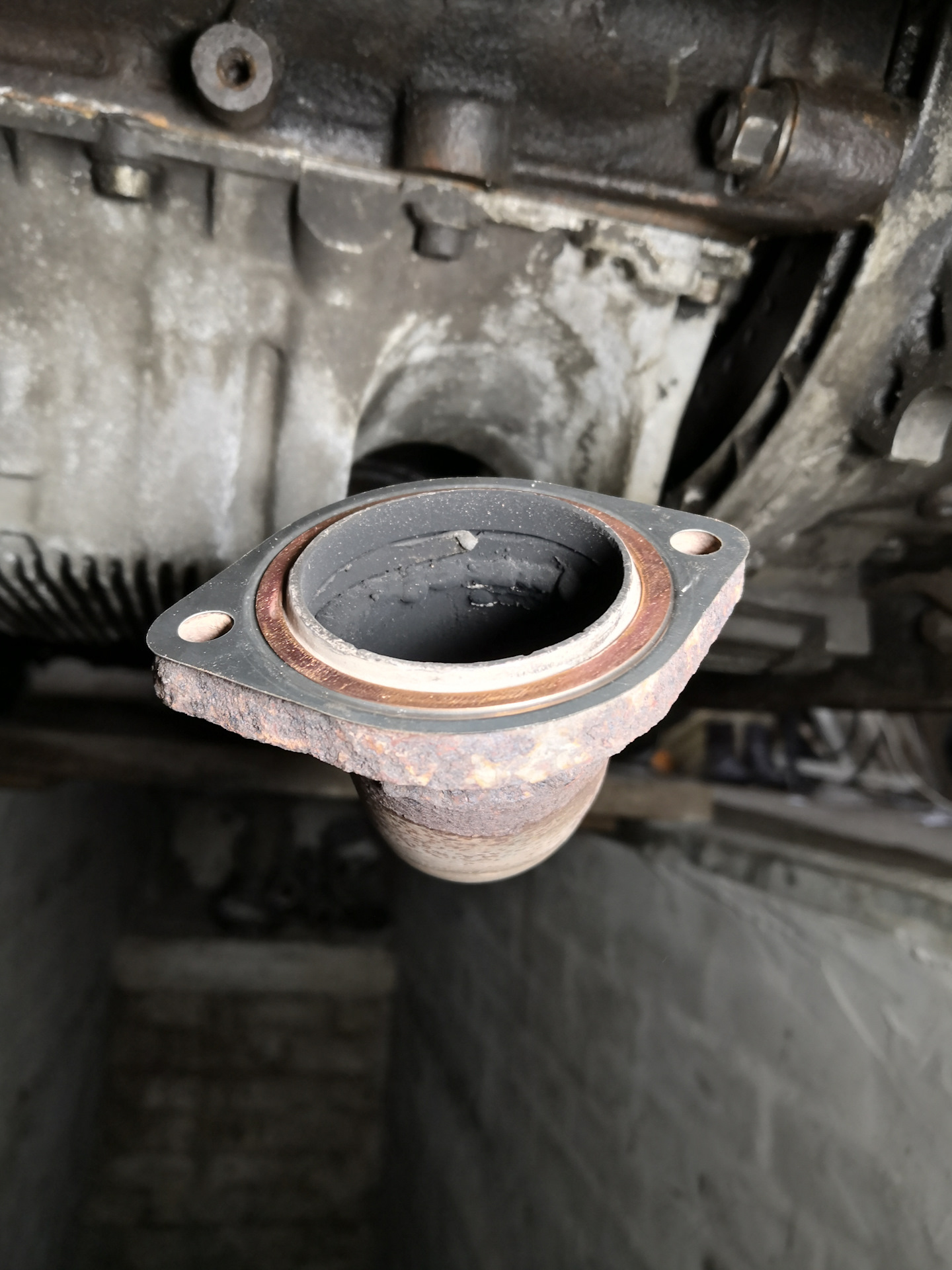 Прокладка приемной трубы ваз 2101 диаметр. Прокладка глушителя выпускной коллектор 2114. Прокладка между трубой и коллектором 2110. Bmw e38 прокладка между коллектором и глушителем. Прокладка приемной трубы ховер н3.