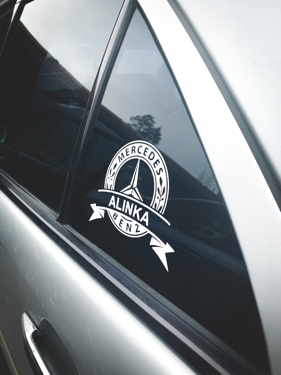 Наклеечка 😊 — Mercedes-Benz C-Class (W202), 1,8 л, 1998 года | просто ...
