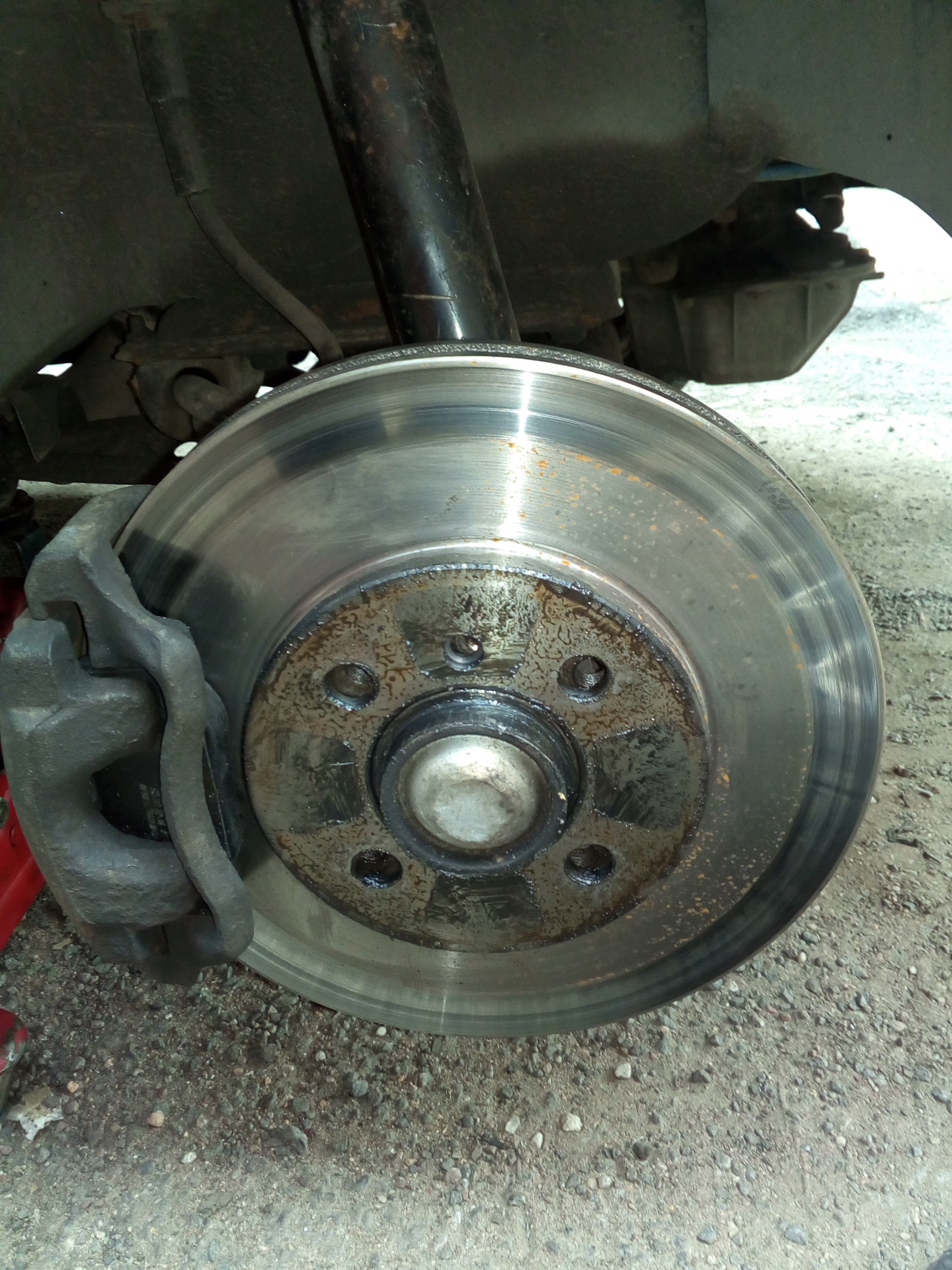 Прилегание колодки к диску. Колодка прижимается к диску. Колодка прижимается к диску. Колодка прижимается к диску. Колодка прижимается к диску.