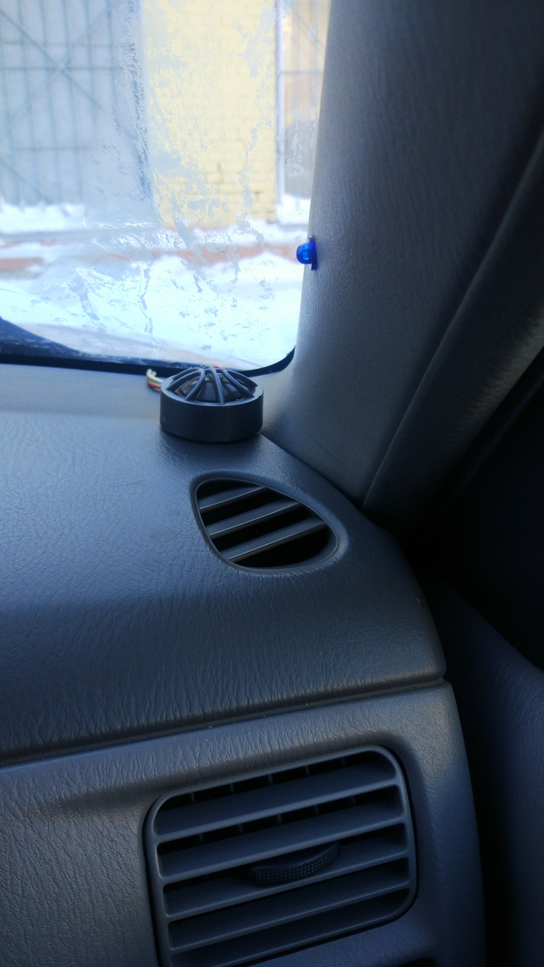 Поканальное усиление на фронт. — Mazda Demio (1G), 1,3 л, 2000 года ...