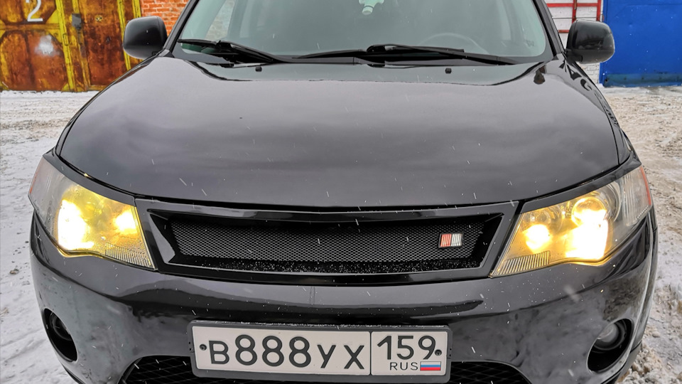 Mitsubishi Outlander XL Чёрный кроссовок V6