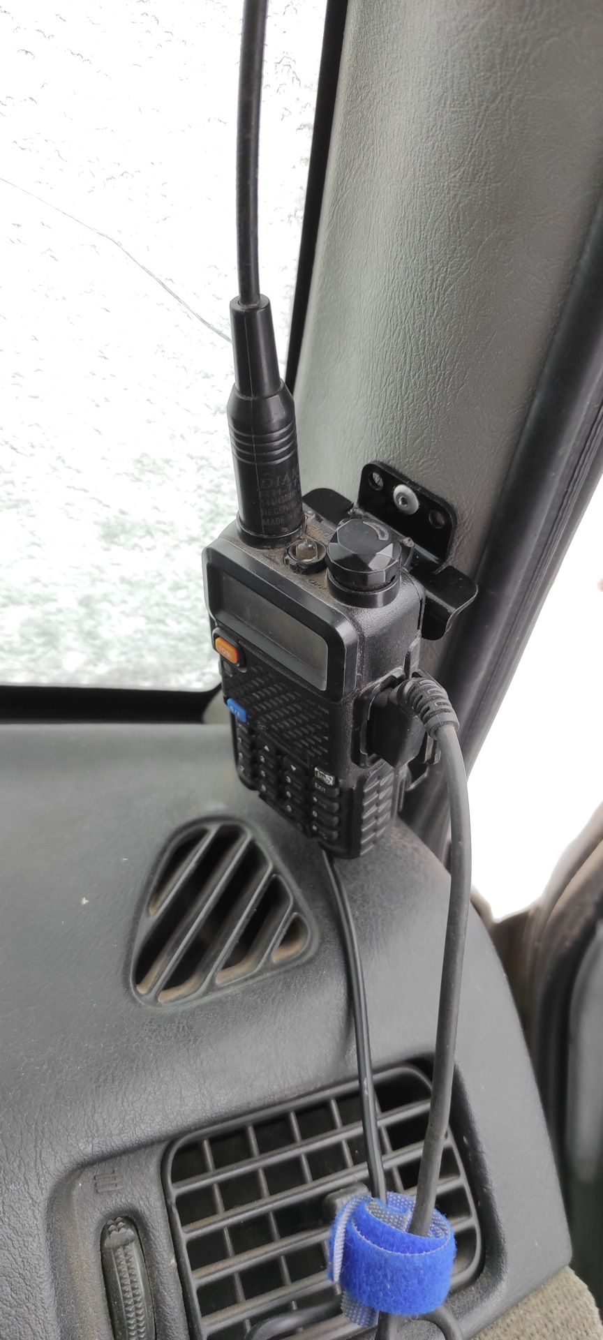 Baofeng UV-5r держатель