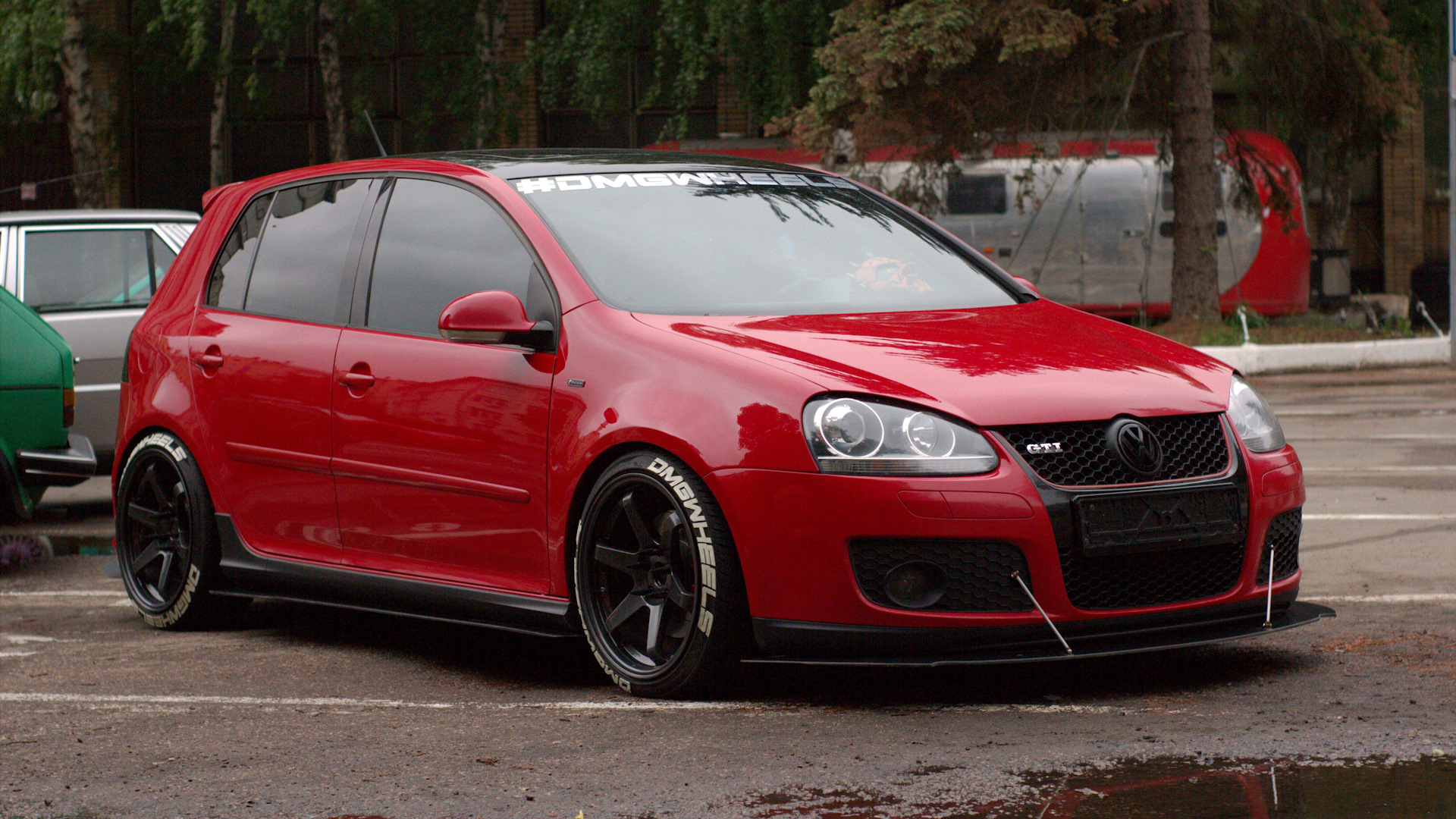 Volkswagen Golf 5 GTI красный