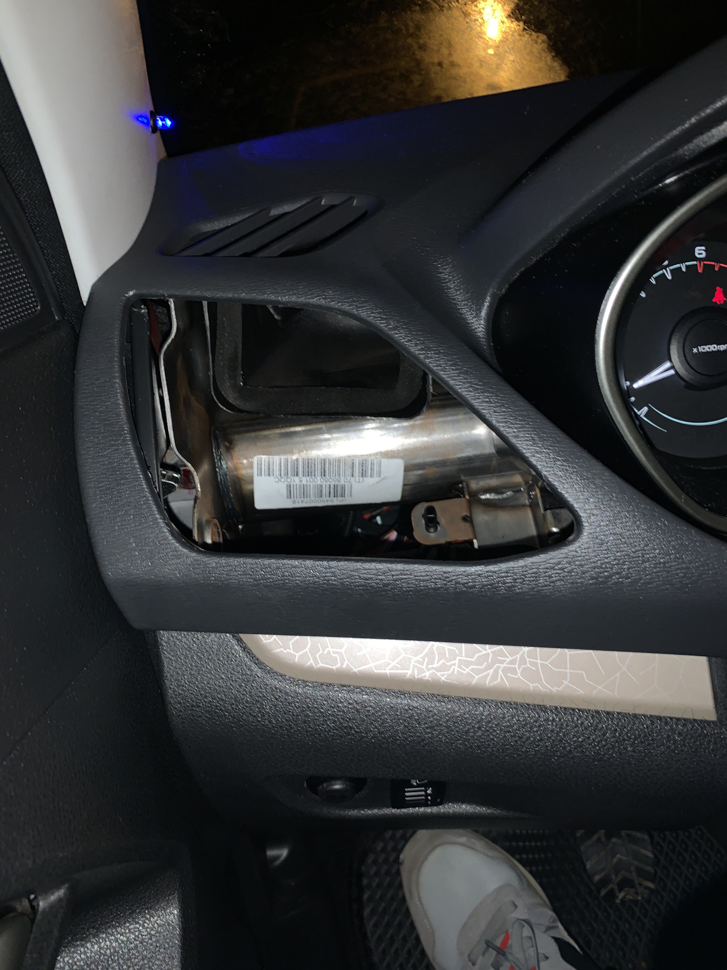 Как снять дефлектор воздуховода веста Замена левого воздуховода - Lada Vesta, 1,6 л, 2016 года запчасти DRIVE2