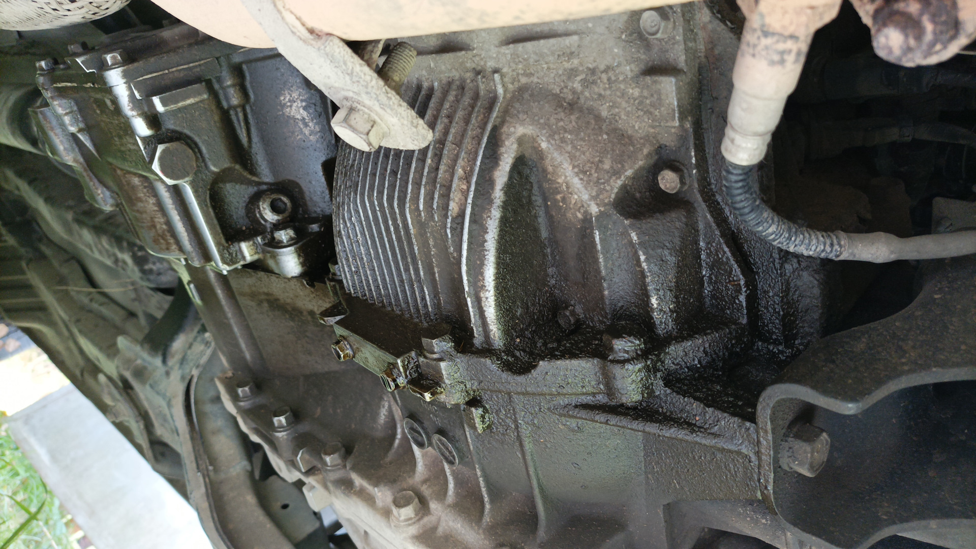 Настало время менять коренной сальник — KIA Sportage (2G), 2 л, 2009 ...