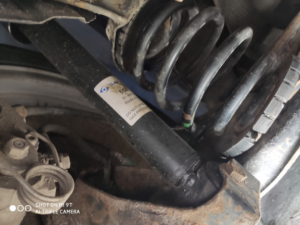 Жесткость подвески. Замена всех амортизаторов — Volkswagen Passat B5, 1 ...