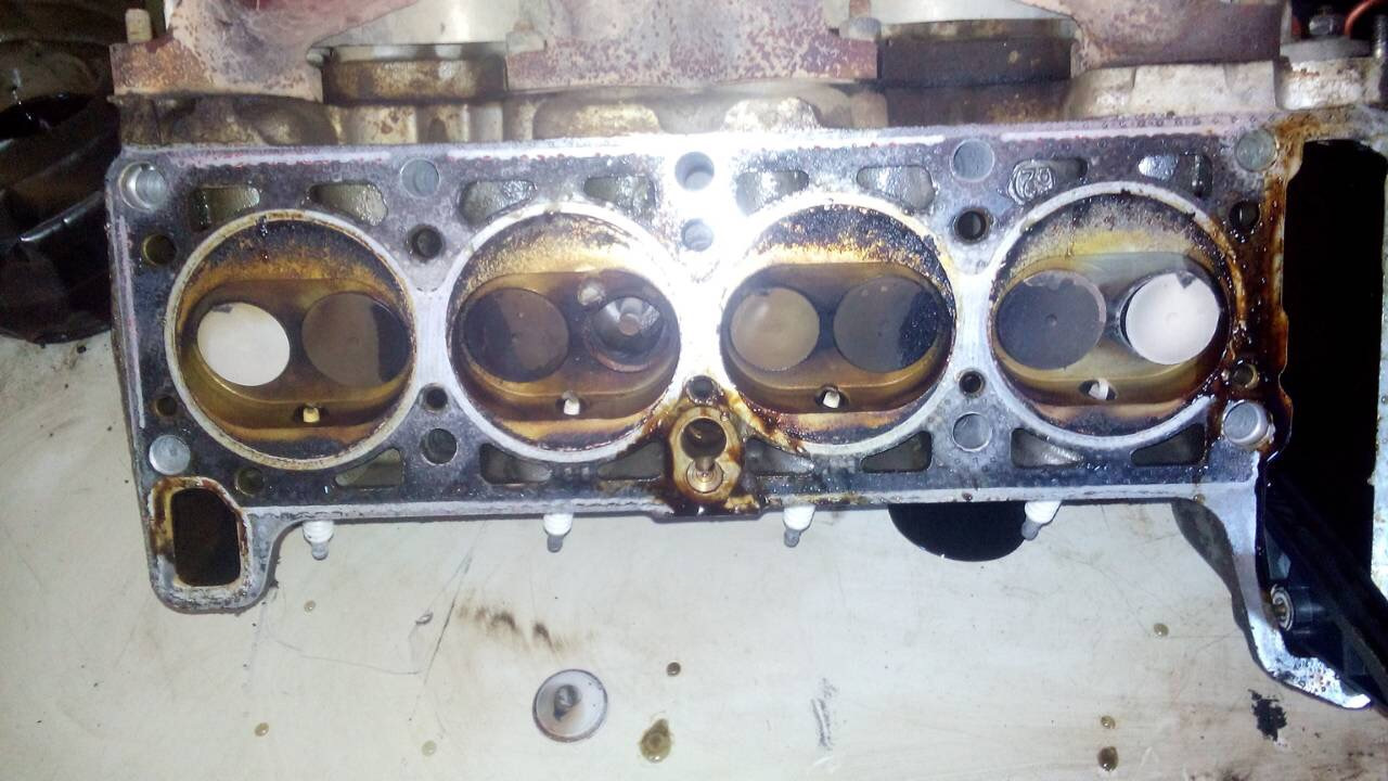 Прогорел клапан нива 21213. 7. Гнет клапана на ниве 21213. Погнуло клапана нива шевроле. 7 гнёт клапана.