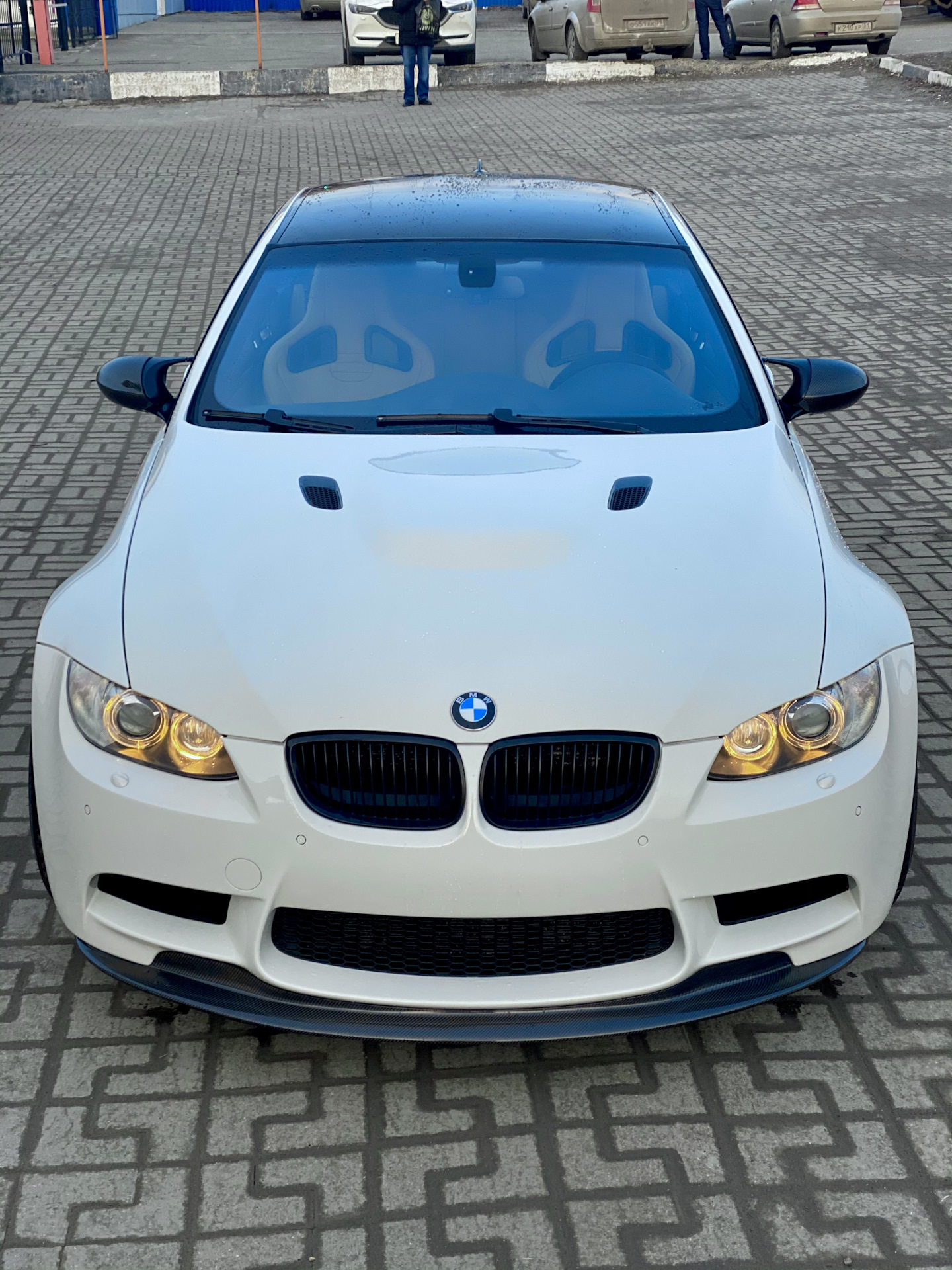 BMW e92 белая с черной крышей