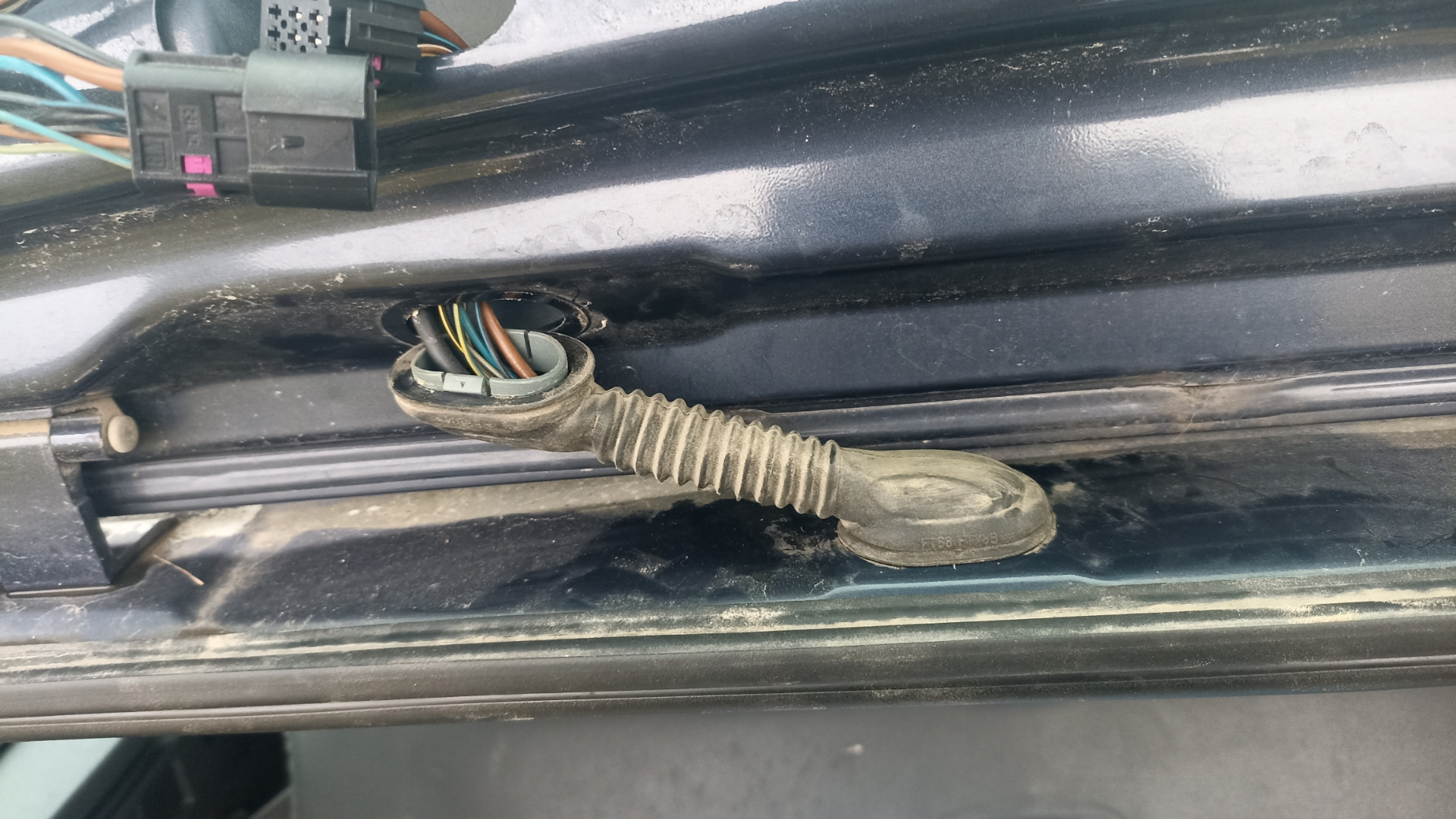 Не работает подсветка номера. - Opel Astra H, 1,6 л, 2009 года поломка DRIVE2