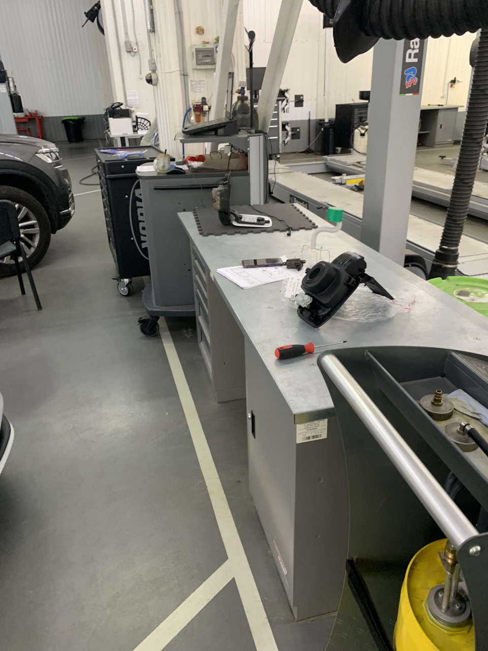 Замена механизма открывания лючка бензобака + замена масла — Volkswagen ...