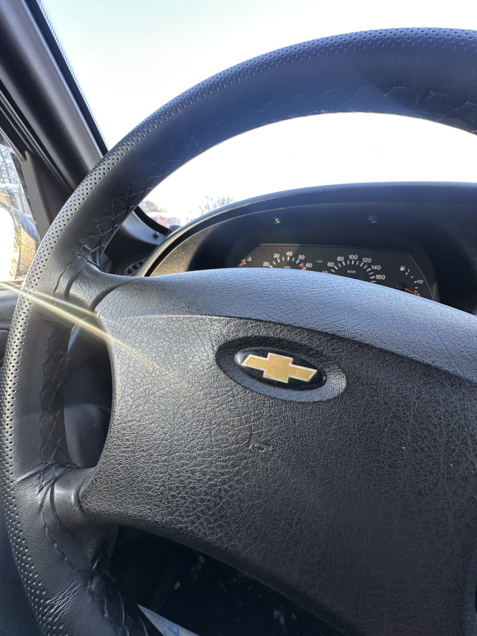 Оплетка на руль 37-39 см со шнуровкой — Chevrolet Niva (1G)