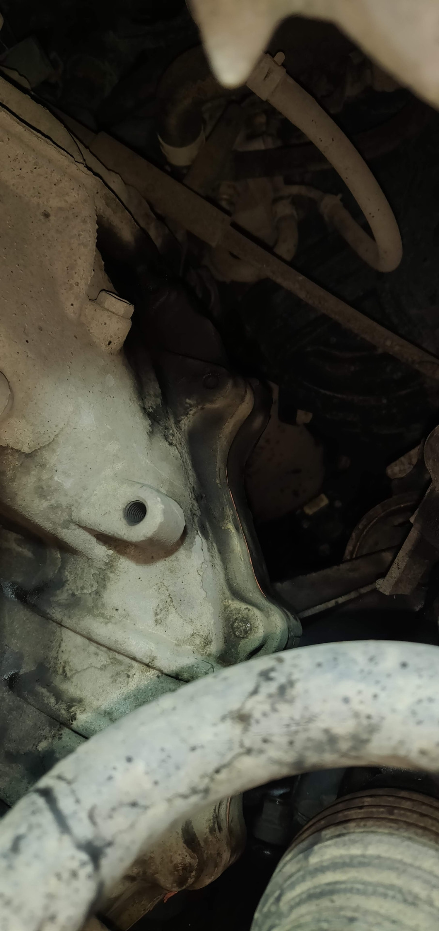 Замена подвесного и сальника правого привода, замена масла и фильтра ...