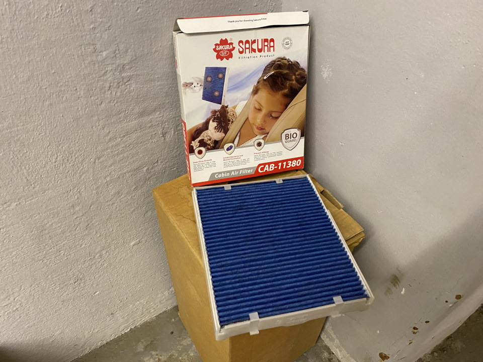 5. Сакура в корпусе. Если поставить без корпуса, он со временем деформируется и станет пропускать воздух не очищенным вокруг себя. — Toyota RAV4 (5G). Запчасти на фото: CAB11380