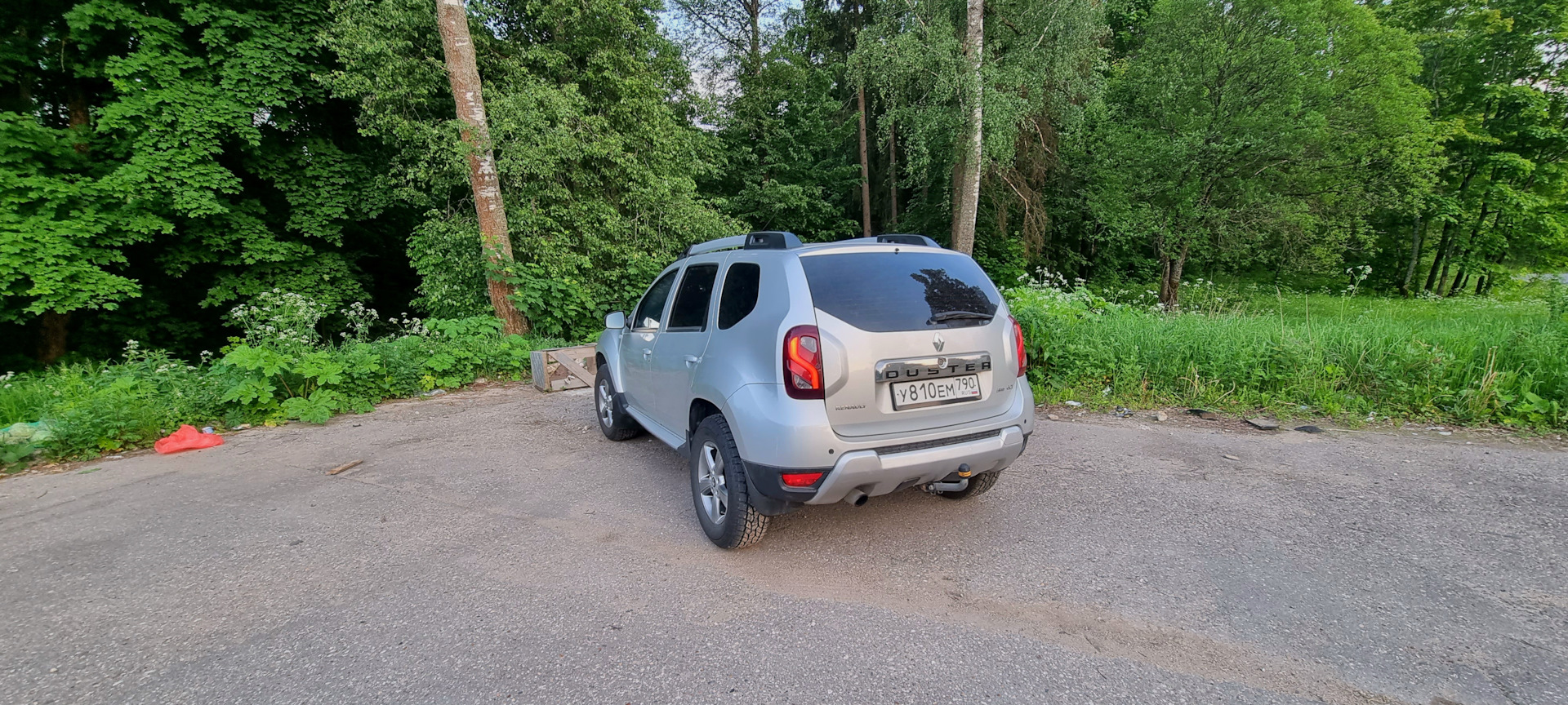 Renault duster коричневый орех. Рено дастер вид снизу. Рено дастер скрежет. Рено дастер скрежет. Грибок на скоростной рычаг renault duster.