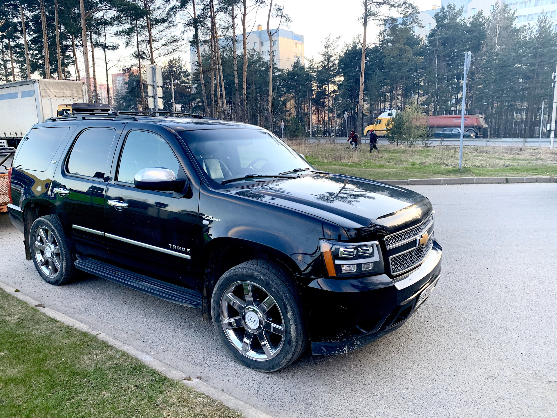 Шевроле отзывы владельцев. Chevrolet Tahoe 2011. Шевроле Тахо 2011. Chevrolet Tahoe Black 2011. 2011 Тахое Шевроле Тахо.